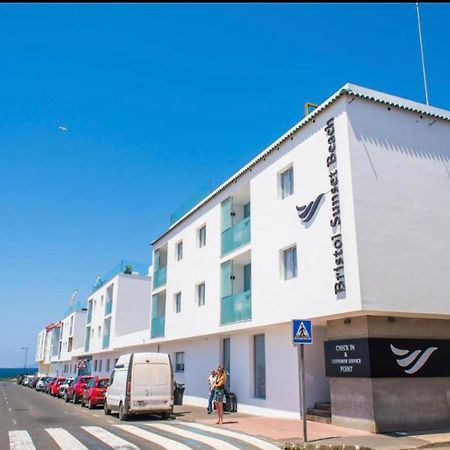 Bristol Sunset Beach Private Apartment คอร์ราเลโฮ ภายนอก รูปภาพ