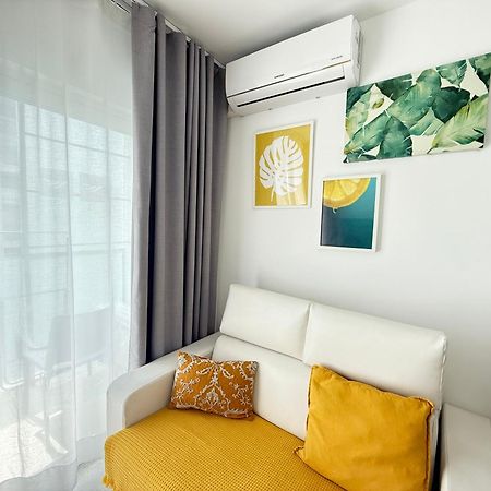 Bristol Sunset Beach Private Apartment คอร์ราเลโฮ ภายนอก รูปภาพ