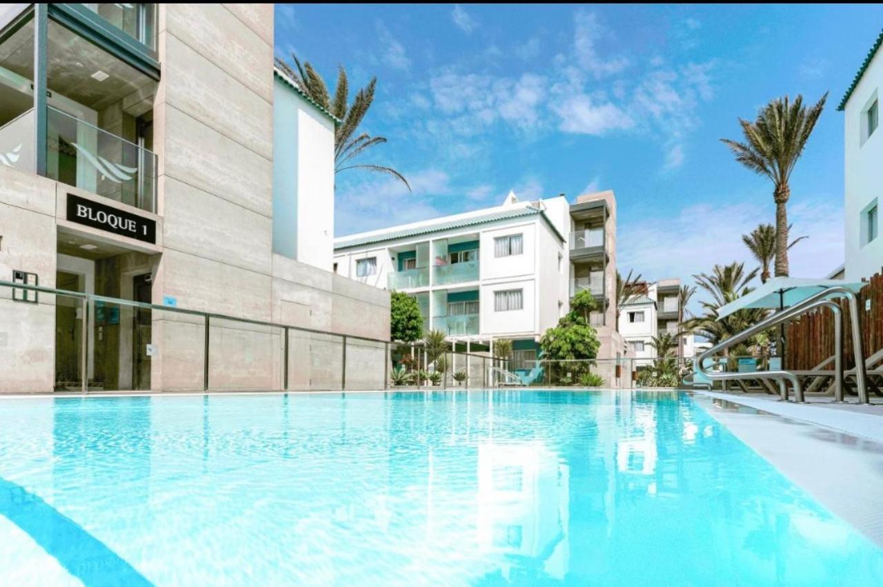 Bristol Sunset Beach Private Apartment คอร์ราเลโฮ ภายนอก รูปภาพ