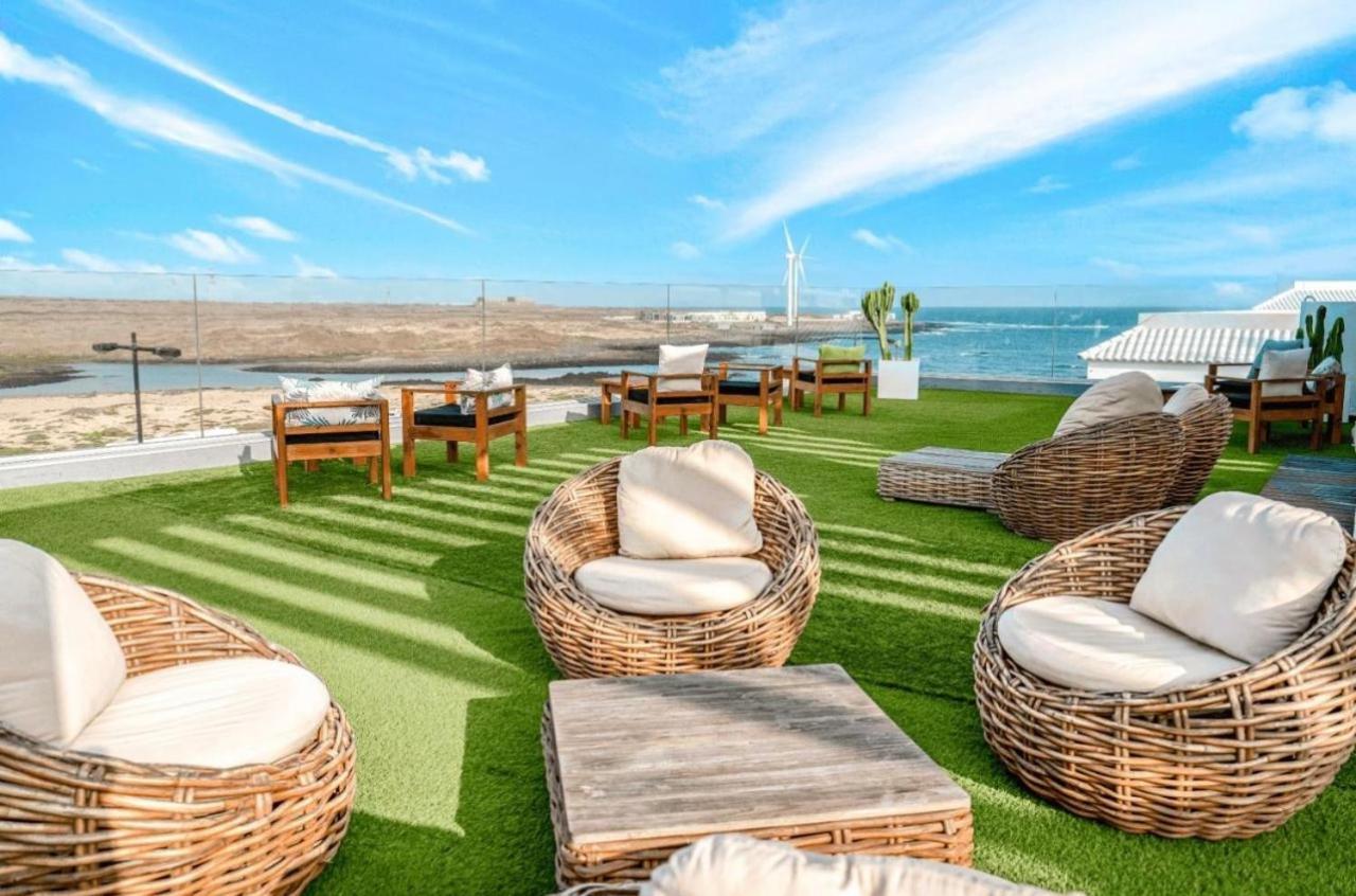 Bristol Sunset Beach Private Apartment คอร์ราเลโฮ ภายนอก รูปภาพ