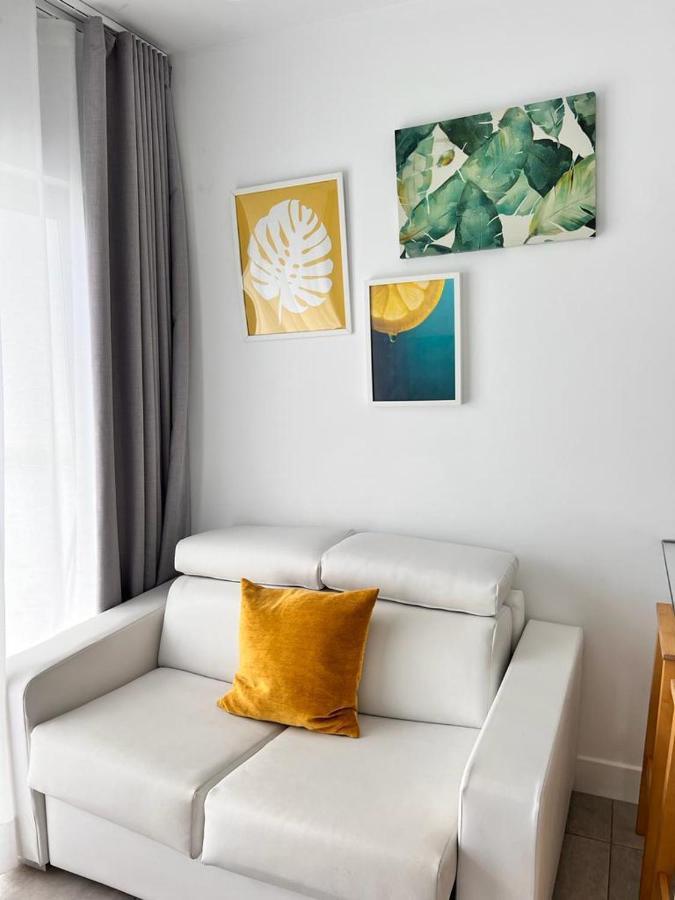 Bristol Sunset Beach Private Apartment คอร์ราเลโฮ ภายนอก รูปภาพ