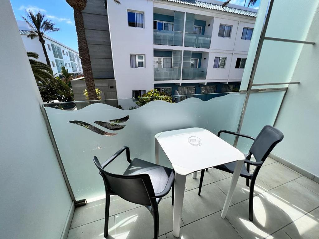 Bristol Sunset Beach Private Apartment คอร์ราเลโฮ ภายนอก รูปภาพ
