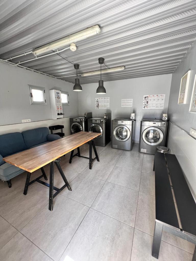Bristol Sunset Beach Private Apartment คอร์ราเลโฮ ภายนอก รูปภาพ