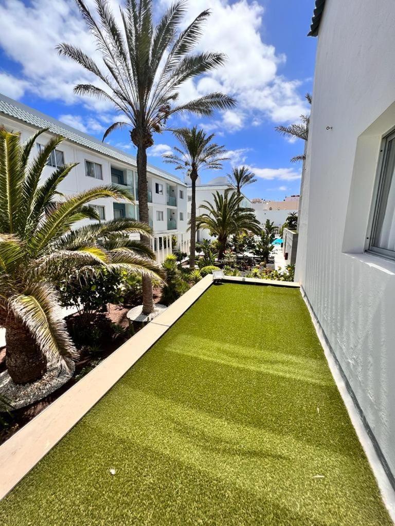 Bristol Sunset Beach Private Apartment คอร์ราเลโฮ ภายนอก รูปภาพ